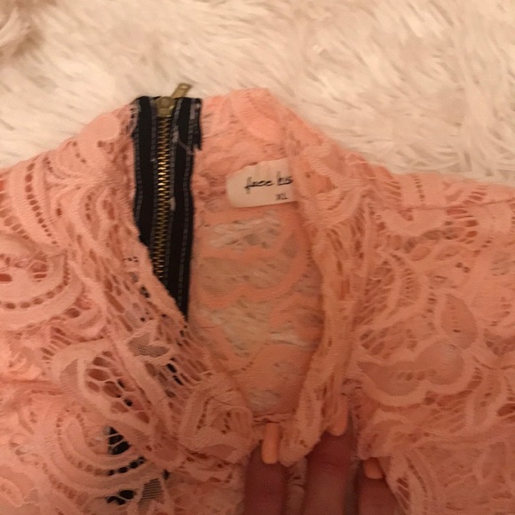 Sheer lace top - Picture 2 of 5